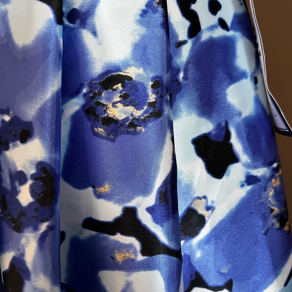 Betsy and Adam Solid and Blue Floral Print Illusion Full Length Gown Size 10 - Picture 8 of 11